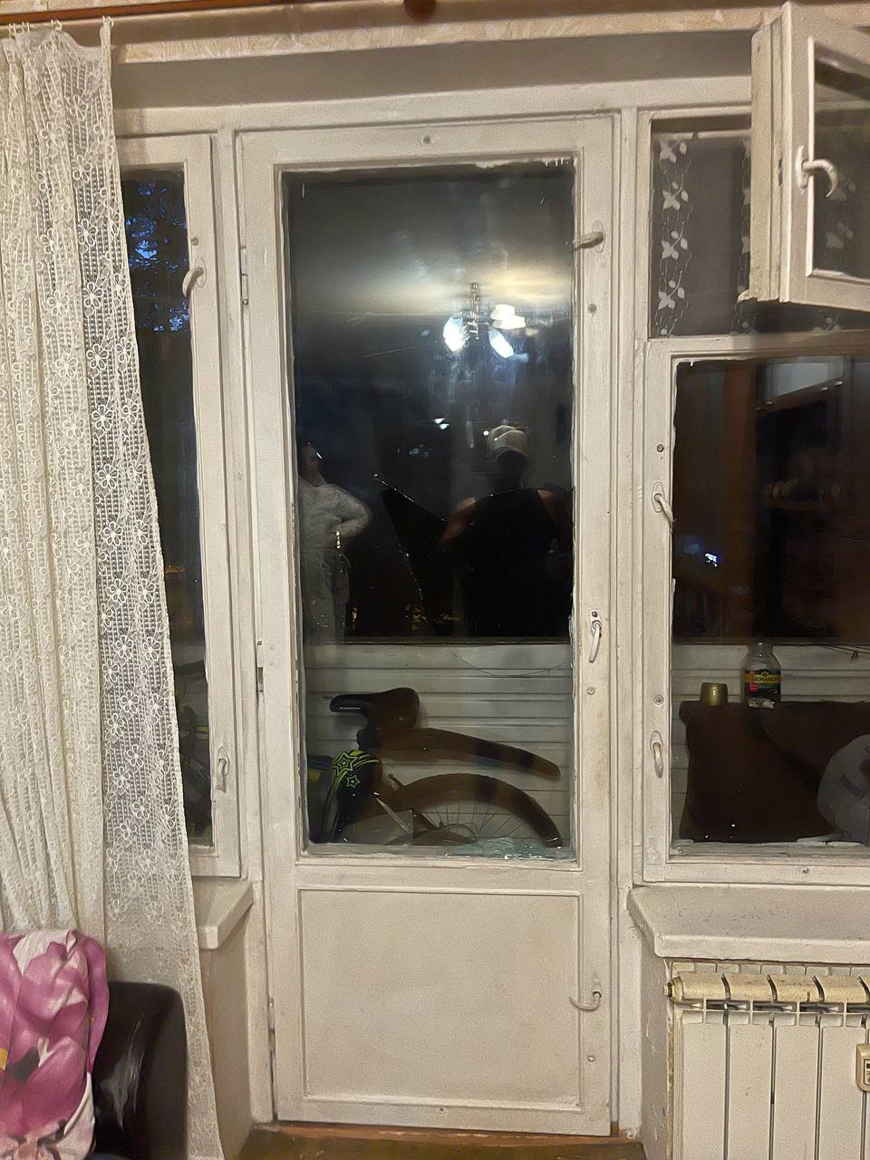 Балконный блок со стеклянной дверью